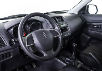 Подержанный автомобиль Mitsubishi ASX 2018 года (11 фото)