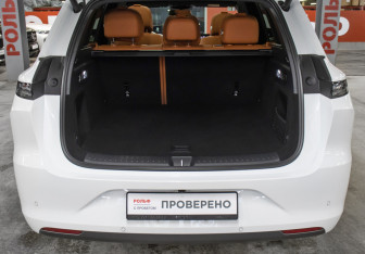 Подержанный автомобиль LiXiang L6 2025 года (10 фото)