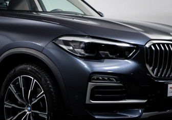 Подержанный автомобиль BMW X5 2019 года (16 фото)