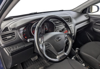 Подержанный автомобиль Kia Rio Sedan 2016 года (16 фото)