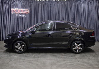 Подержанный автомобиль Volkswagen Polo Sedan 2015 года (8 фото)