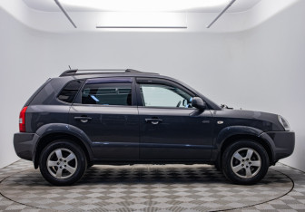 Подержанный автомобиль Hyundai Tucson 2006 года (6 фото)