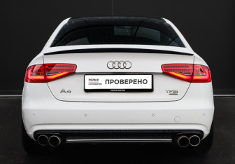 Подержанный автомобиль Audi A4 Sedan 2014 года (5 фото)