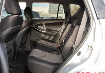 Подержанный автомобиль Toyota RAV4 2009 года (8 фото)