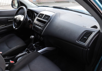 Подержанный автомобиль Mitsubishi ASX 2011 года (8 фото)
