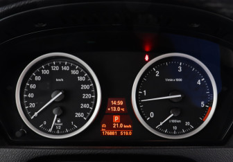 Подержанный автомобиль BMW X6 2013 года (11 фото)