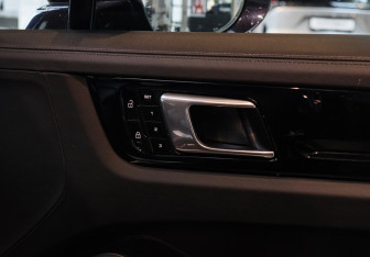 Подержанный автомобиль Porsche Cayenne 2019 года (9 фото)