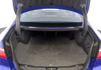 Подержанный автомобиль Jaguar XF Sedan 2019 года (10 фото)