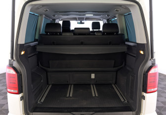 Подержанный автомобиль Volkswagen Multivan 2018 года (10 фото)