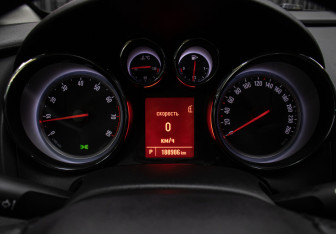 Подержанный автомобиль Opel Astra Hatchback 2011 года (13 фото)