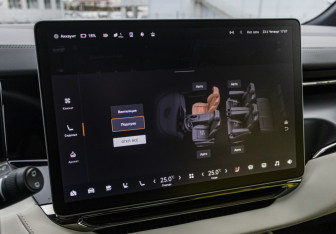 Подержанный автомобиль Zeekr 009 2023 года (27 фото)