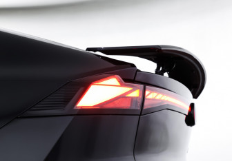 Подержанный автомобиль Changan UNI-V 2023 года (25 фото)