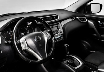 Подержанный автомобиль Nissan Qashqai 2017 года (9 фото)