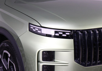 Подержанный автомобиль Jaecoo J7 2024 года (13 фото)