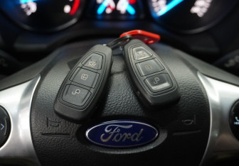 Подержанный автомобиль Ford Kuga 2015 года (17 фото)