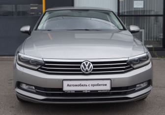 Подержанный автомобиль Volkswagen Passat Sedan 2017 года (2 фото)