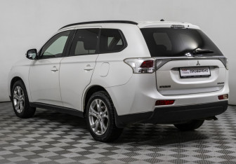 Подержанный автомобиль Mitsubishi Outlander 2013 года (7 фото)