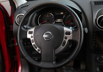 Подержанный автомобиль Nissan Qashqai 2013 года (15 фото)