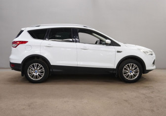 Подержанный автомобиль Ford Kuga 2015 года (4 фото)