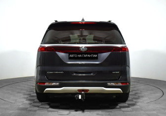 Подержанный автомобиль Kia Carnival 2021 года (4 фото)