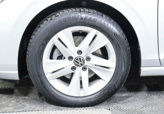 Подержанный автомобиль Volkswagen Golf Hatchback 2020 года (5 фото)