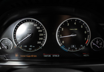 Подержанный автомобиль BMW X5 2014 года (12 фото)