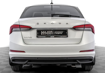 Подержанный автомобиль Skoda Rapid Liftback 2022 года (6 фото)