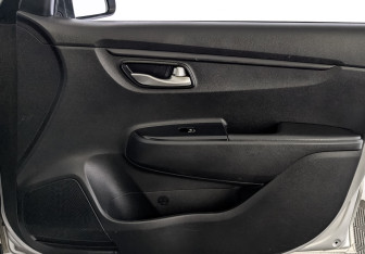 Подержанный автомобиль Kia Rio Hatchback 2021 года (23 фото)