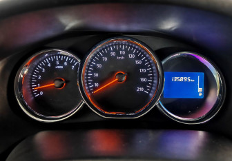 Подержанный автомобиль Renault Logan Sedan 2014 года (13 фото)