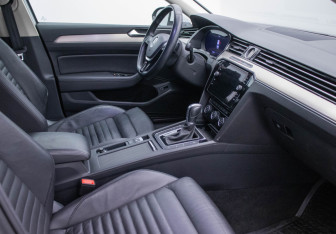 Подержанный автомобиль Volkswagen Passat Sedan 2019 года (9 фото)