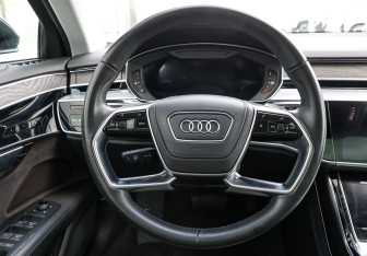 Подержанный автомобиль Audi A8 2023 года (17 фото)