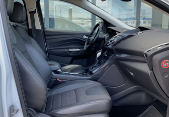 Подержанный автомобиль Ford Kuga 2014 года (23 фото)