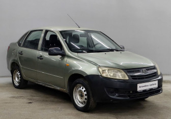 Подержанный автомобиль LADA (ВАЗ) Granta Sedan 2013 года (3 фото)