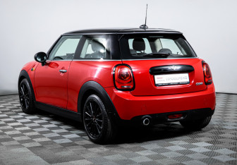 Подержанный автомобиль MINI Hatch 2018 года (7 фото)