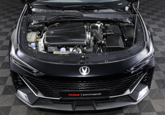 Подержанный автомобиль Changan UNI-V 2023 года (9 фото)