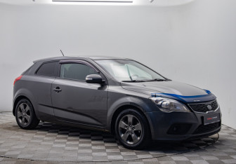 Подержанный автомобиль Kia Ceed Hatchback 2011 года (8 фото)