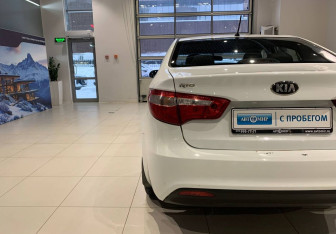 Подержанный автомобиль Kia Rio Sedan 2013 года (9 фото)