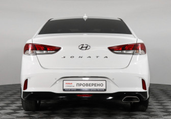 Подержанный автомобиль Hyundai Sonata 2018 года (6 фото)