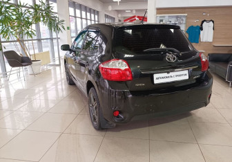 Подержанный автомобиль Toyota Auris Hatchback 2011 года (7 фото)