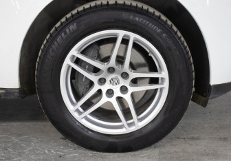 Подержанный автомобиль Porsche Macan 2017 года (25 фото)