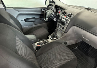 Подержанный автомобиль Ford Focus Hatchback 2008 года (11 фото)