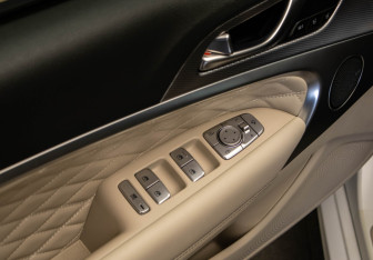 Подержанный автомобиль Genesis G70 2021 года (11 фото)