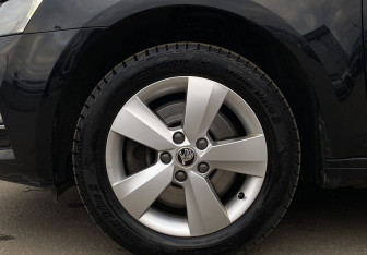 Подержанный автомобиль Skoda Octavia Liftback 2019 года (9 фото)