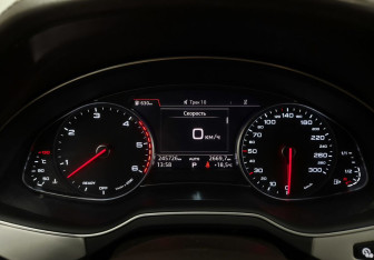 Подержанный автомобиль Audi Q7 2015 года (18 фото)