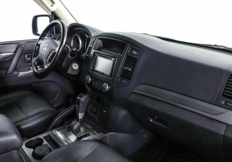 Подержанный автомобиль Mitsubishi Pajero 2013 года (5 фото)