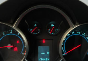 Подержанный автомобиль Chevrolet Cruze Hatchback 2012 года (14 фото)