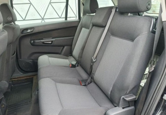 Подержанный автомобиль Opel Zafira Compactvan 2012 года (17 фото)