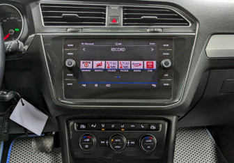 Подержанный автомобиль Volkswagen Tiguan 2019 года (23 фото)
