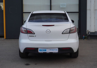 Подержанный автомобиль Mazda 3 Sedan 2010 года (6 фото)