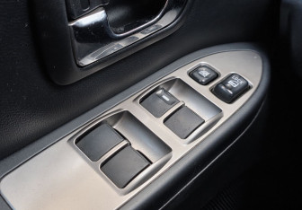 Подержанный автомобиль Mitsubishi Pajero 2008 года (15 фото)